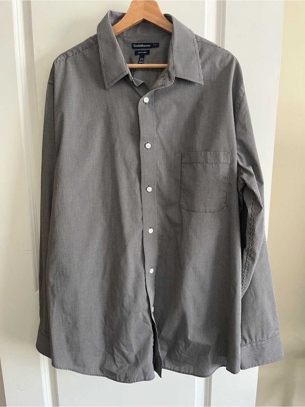 Croft & Barrow Men's Gray & White Gingham Long Sleeve Button-Front Dress Shirt